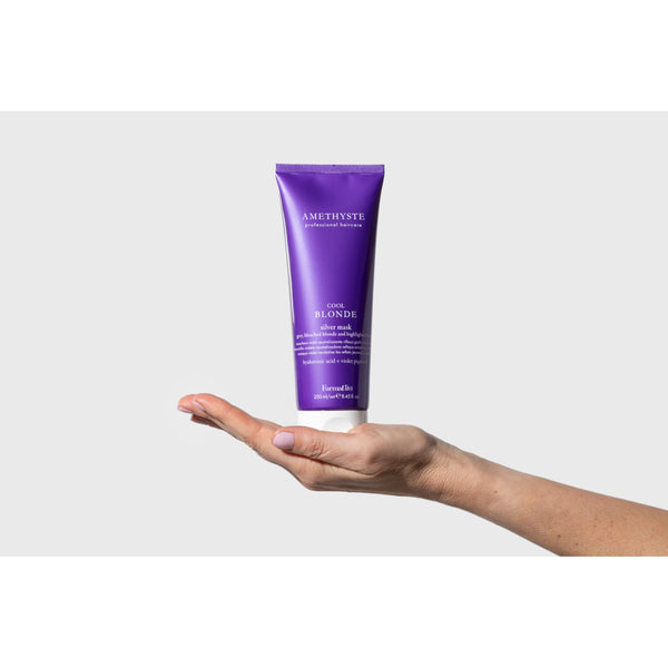 An intensive violet mask that hydrates and tones blonde, bleached, or grey hair in one simple step.